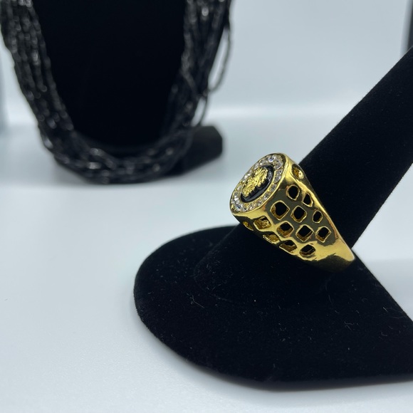 Gold Lion Ring with crystals - Picture 7 of 7